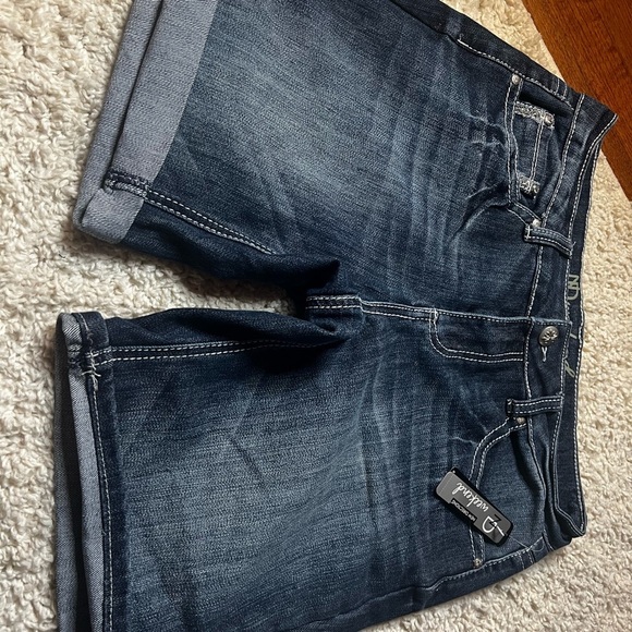 WOMENS NEW DIRECTIONS WEEKEND DENIM SHORTS SIZE 10 NWT - Picture 4 of 13
